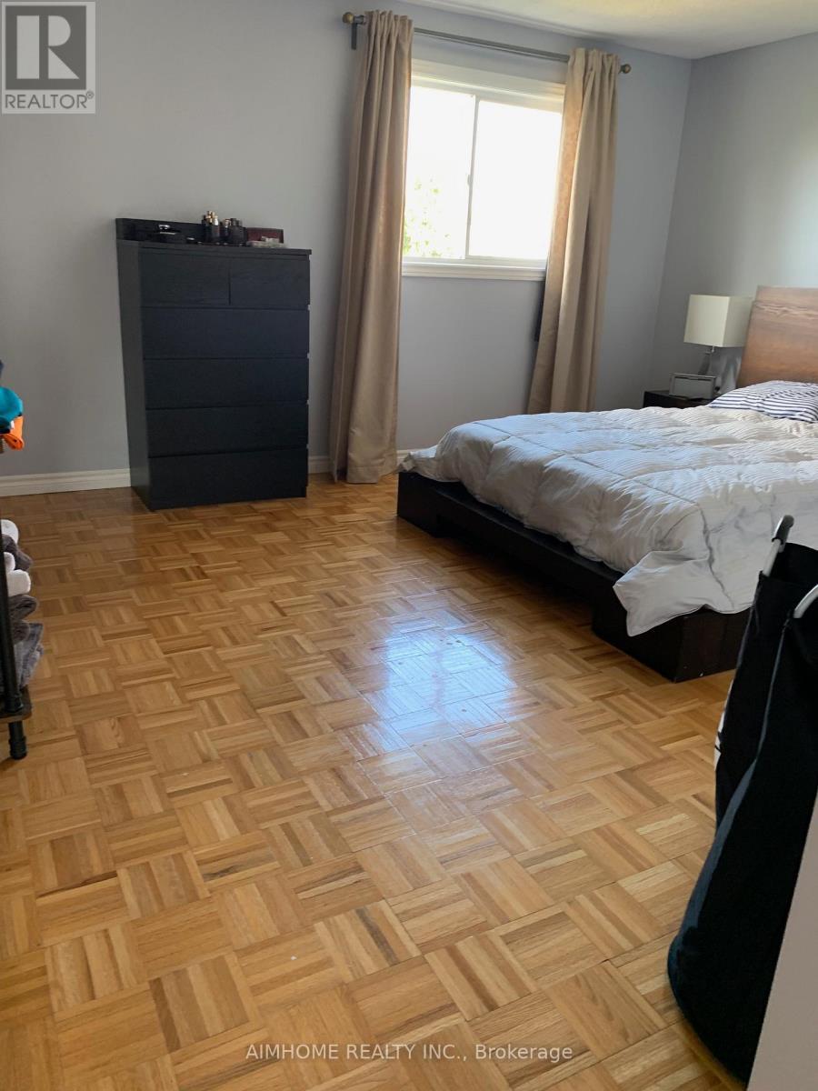 5095 Sunray Drive, Mississauga, ON - Indoor Photo Showing Bedroom