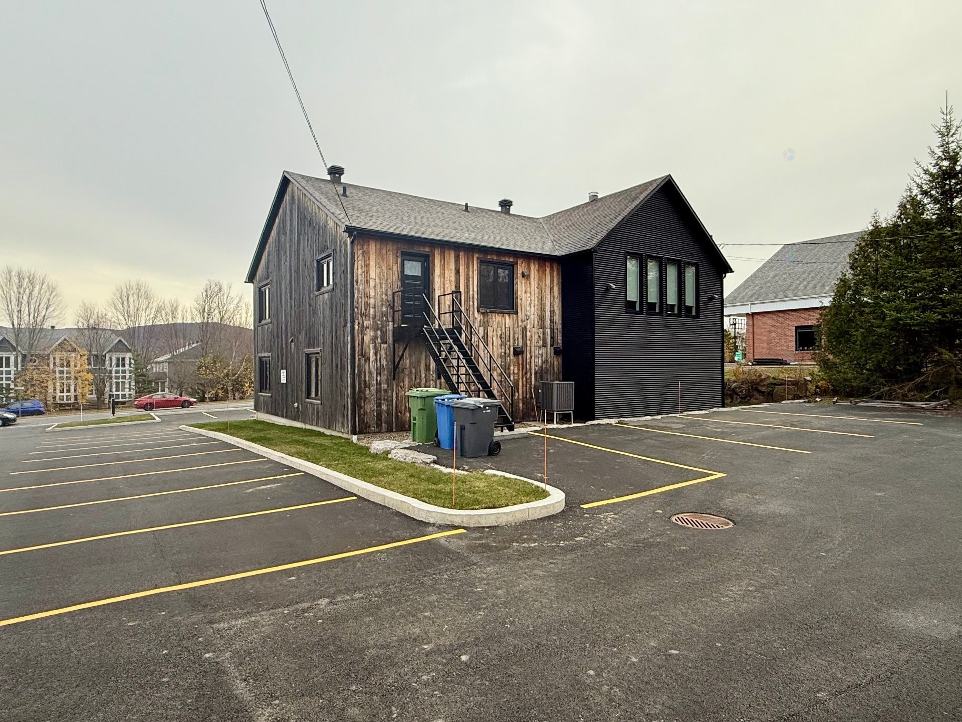 Stationnement - 102-111 Boul. De Bromont, Bromont, QC - Outdoor