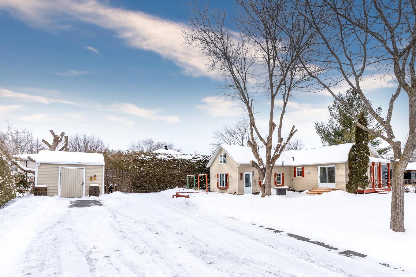 Frontage - 61 39E Avenue, Saint-Blaise-Sur-Richelieu, QC - Outdoor With Facade