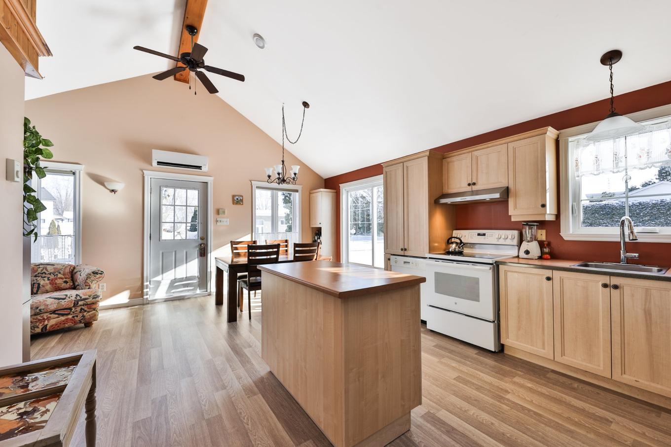 Kitchen - 61 39E Avenue, Saint-Blaise-Sur-Richelieu, QC - Indoor Photo Showing Kitchen