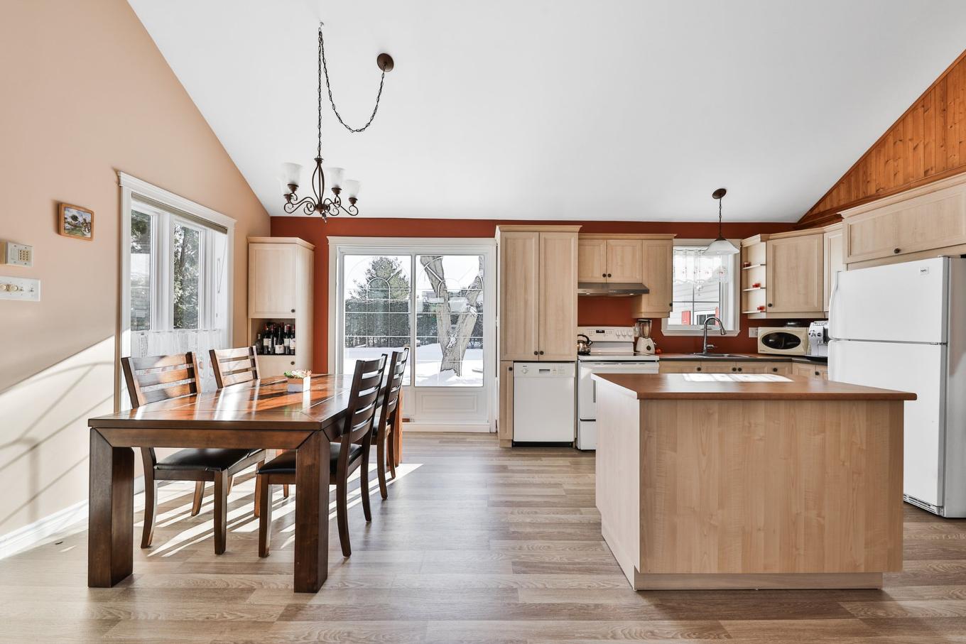 Overall view - 61 39E Avenue, Saint-Blaise-Sur-Richelieu, QC - Indoor Photo Showing Kitchen