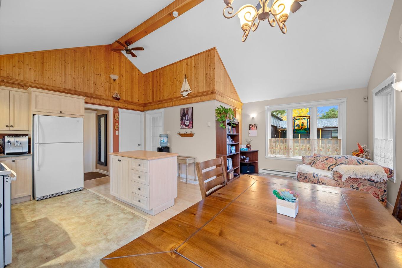 Vue d'ensemble - 61 39E Avenue, Saint-Blaise-Sur-Richelieu, QC - Indoor Photo Showing Kitchen