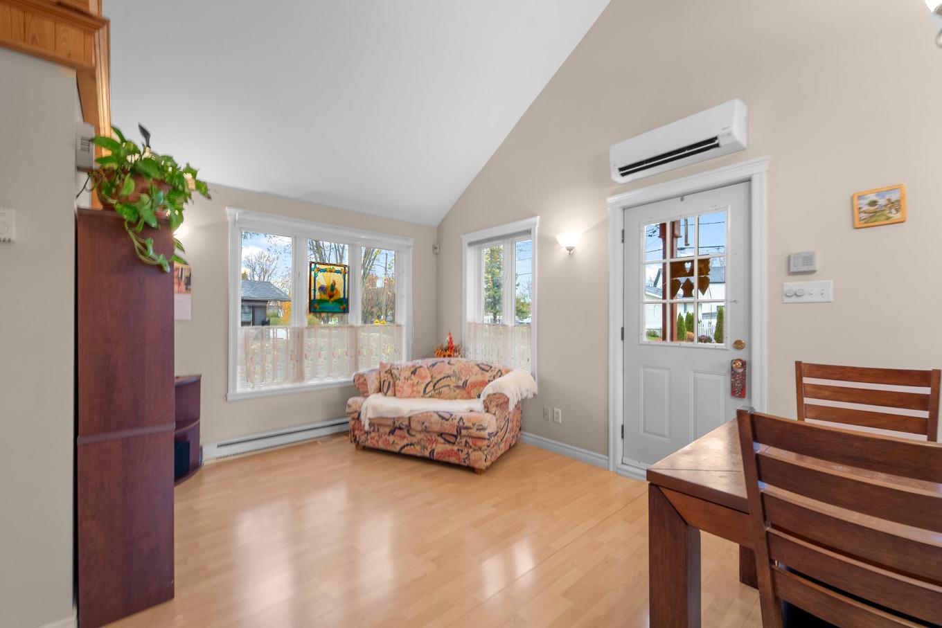 Salon - 61 39E Avenue, Saint-Blaise-Sur-Richelieu, QC - Indoor