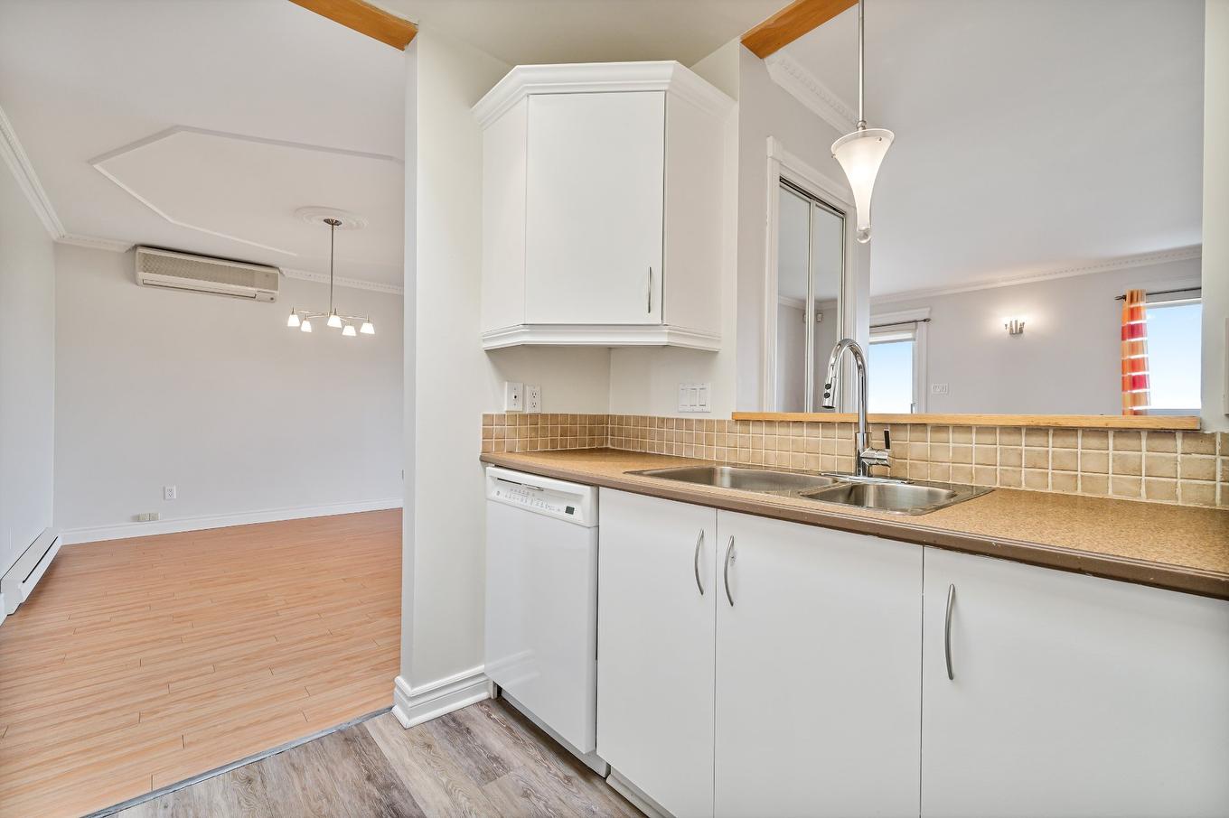 Kitchen - 9623 Rue Bellerive, Montréal (Mercier/Hochelaga-Maisonneuve), QC - Indoor Photo Showing Kitchen With Double Sink