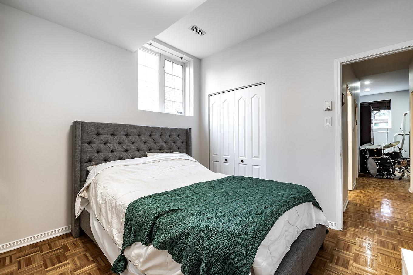 Chambre à coucher - 230 Rue Mirabel, Dollard-Des-Ormeaux, QC - Indoor Photo Showing Bedroom