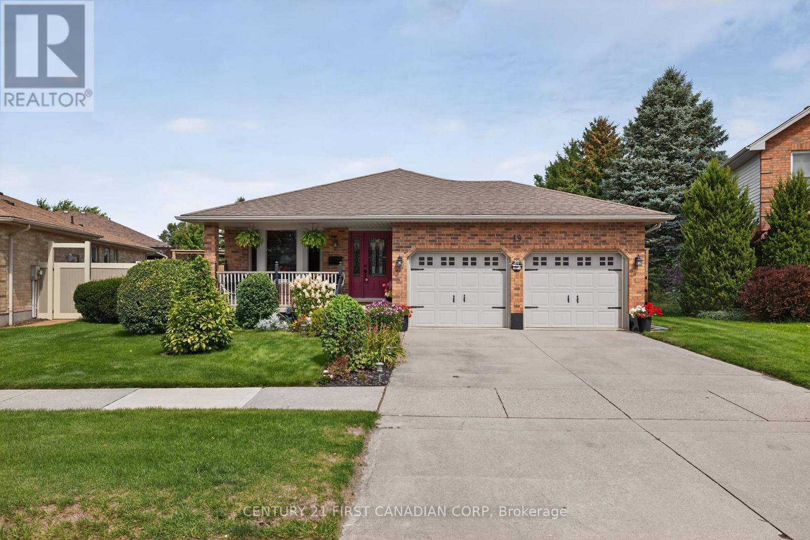 19 Hemlock Boulevard, Strathroy-Caradoc (Se), ON - Outdoor With Deck Patio Veranda