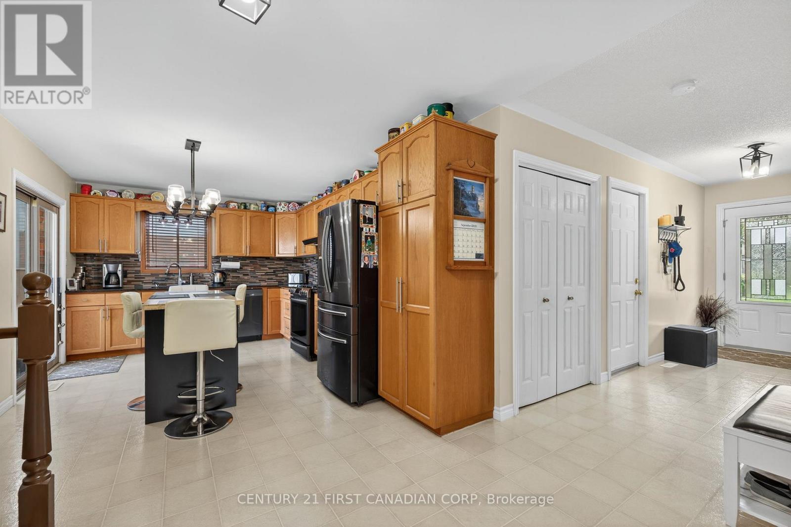 19 Hemlock Boulevard, Strathroy-Caradoc (Se), ON - Indoor Photo Showing Kitchen
