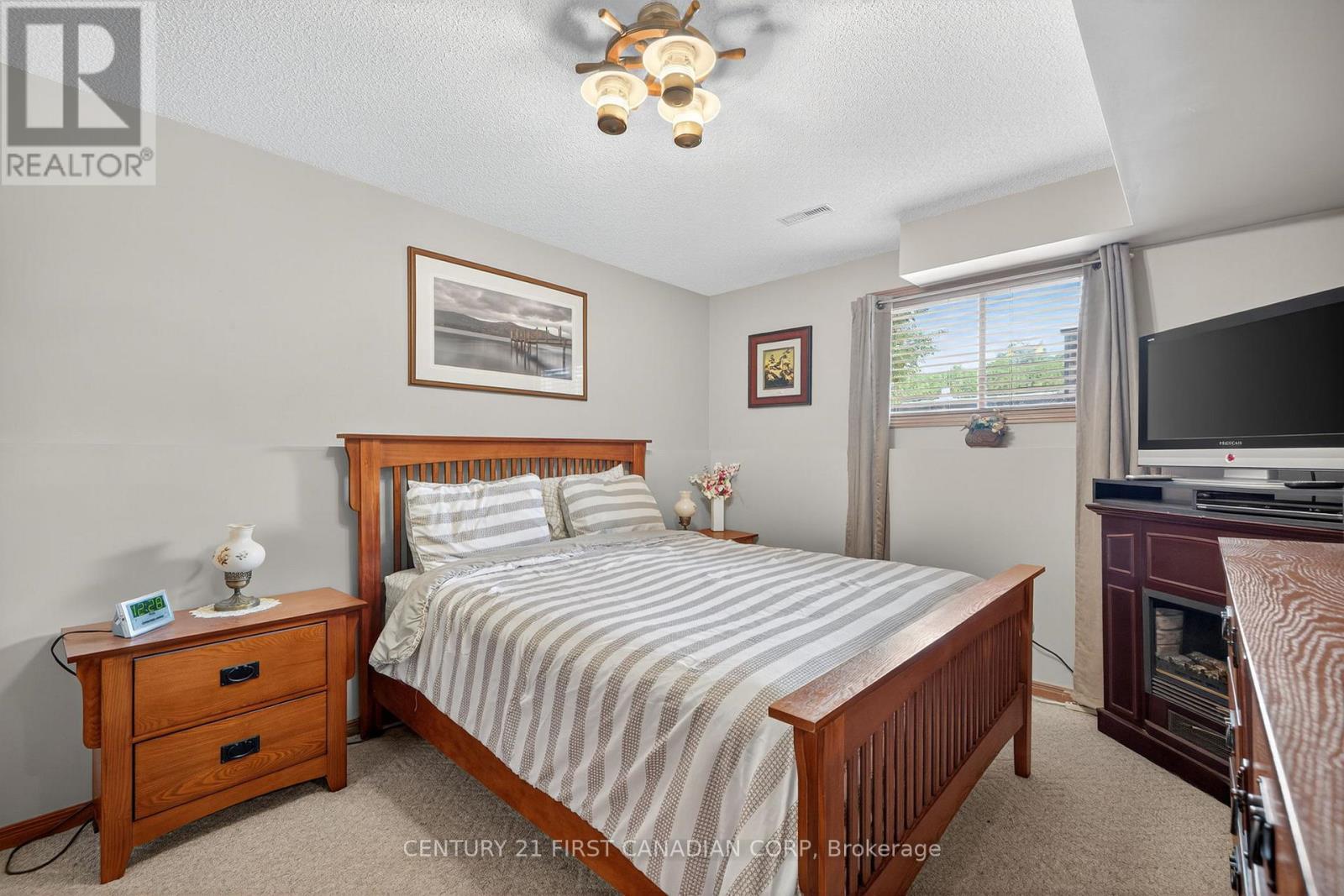 19 Hemlock Boulevard, Strathroy-Caradoc (Se), ON - Indoor Photo Showing Bedroom