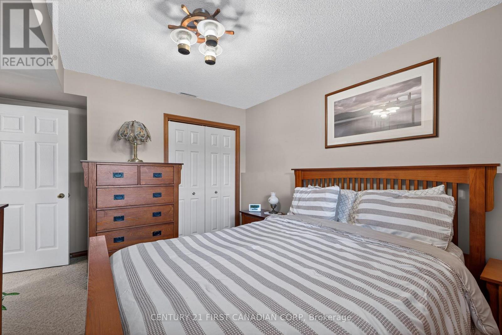 19 Hemlock Boulevard, Strathroy-Caradoc (Se), ON - Indoor Photo Showing Bedroom