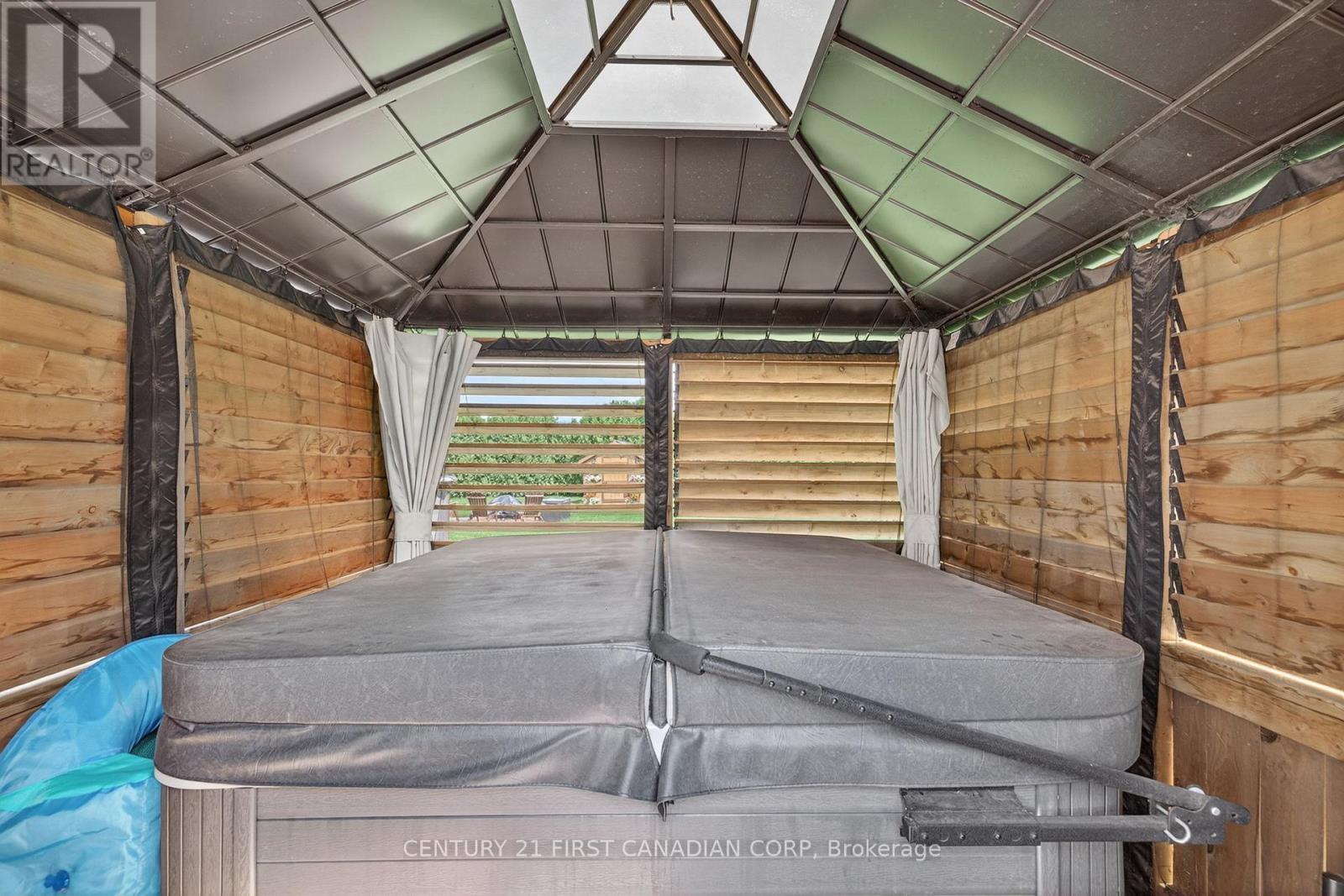 19 Hemlock Boulevard, Strathroy-Caradoc (Se), ON - Indoor Photo Showing Other Room