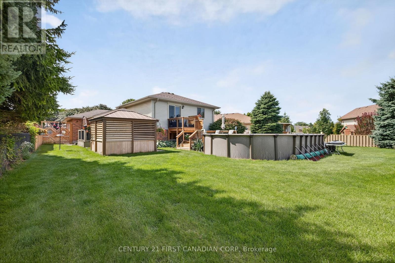 19 Hemlock Boulevard, Strathroy-Caradoc (Se), ON - Outdoor With Above Ground Pool With Backyard