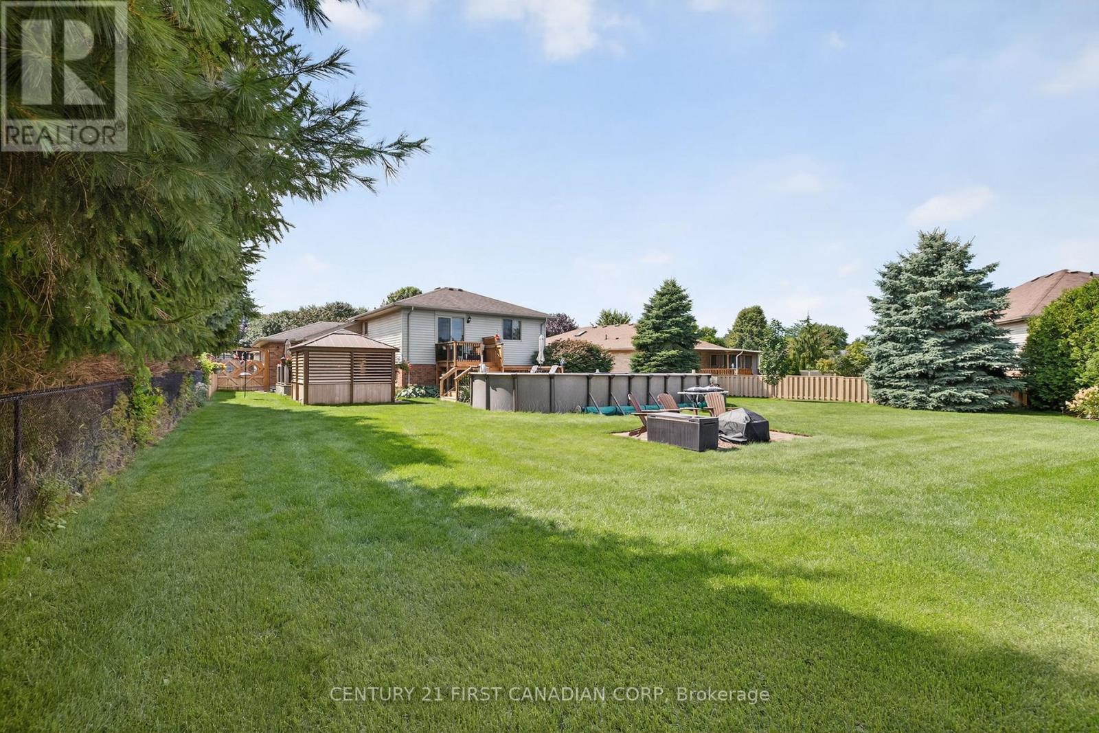 19 Hemlock Boulevard, Strathroy-Caradoc (Se), ON - Outdoor With Backyard