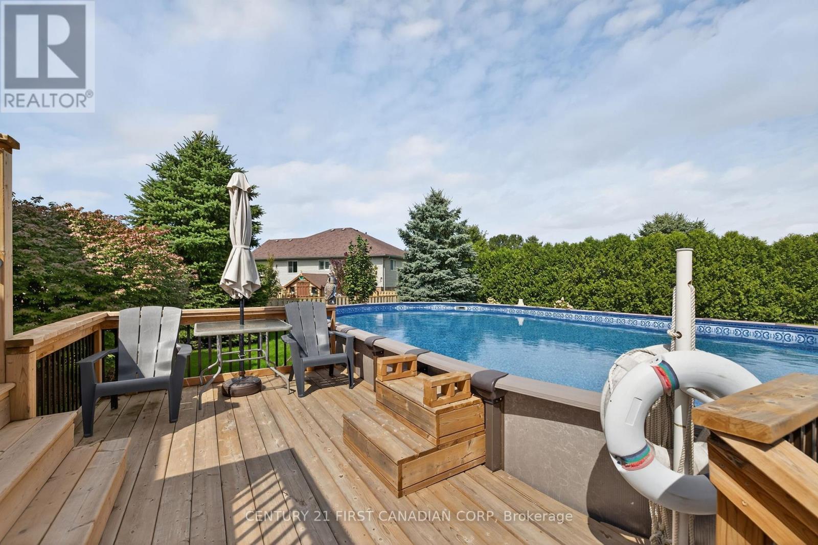 19 Hemlock Boulevard, Strathroy-Caradoc (Se), ON - Outdoor With Above Ground Pool With Deck Patio Veranda