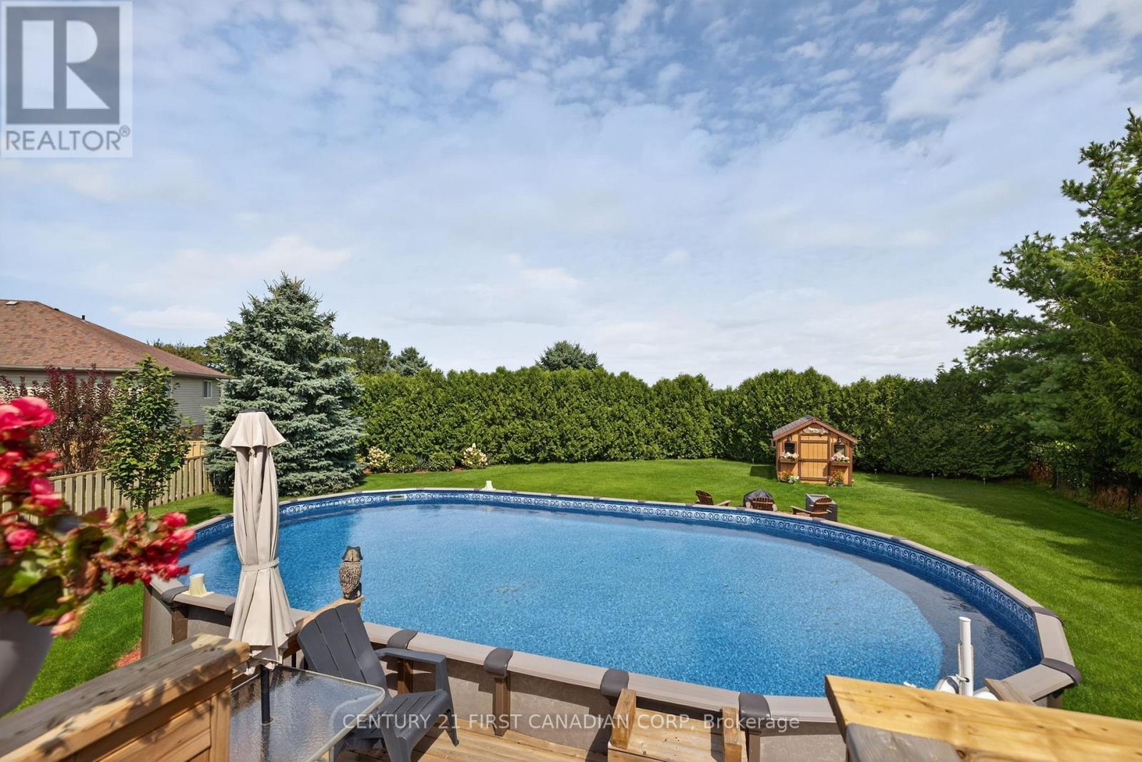 19 Hemlock Boulevard, Strathroy-Caradoc (Se), ON - Outdoor With Above Ground Pool With Backyard