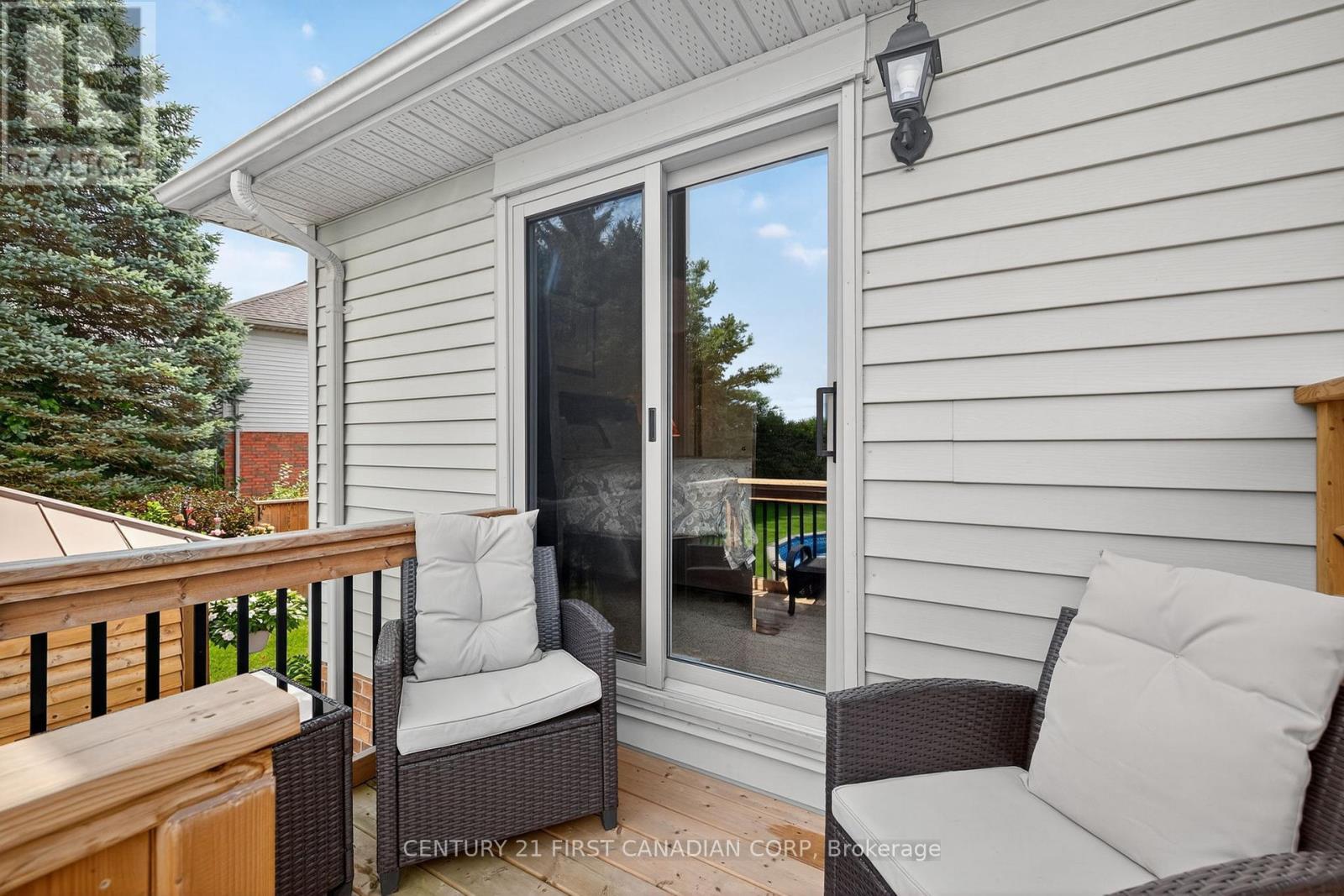 19 Hemlock Boulevard, Strathroy-Caradoc (Se), ON - Outdoor With Deck Patio Veranda With Exterior