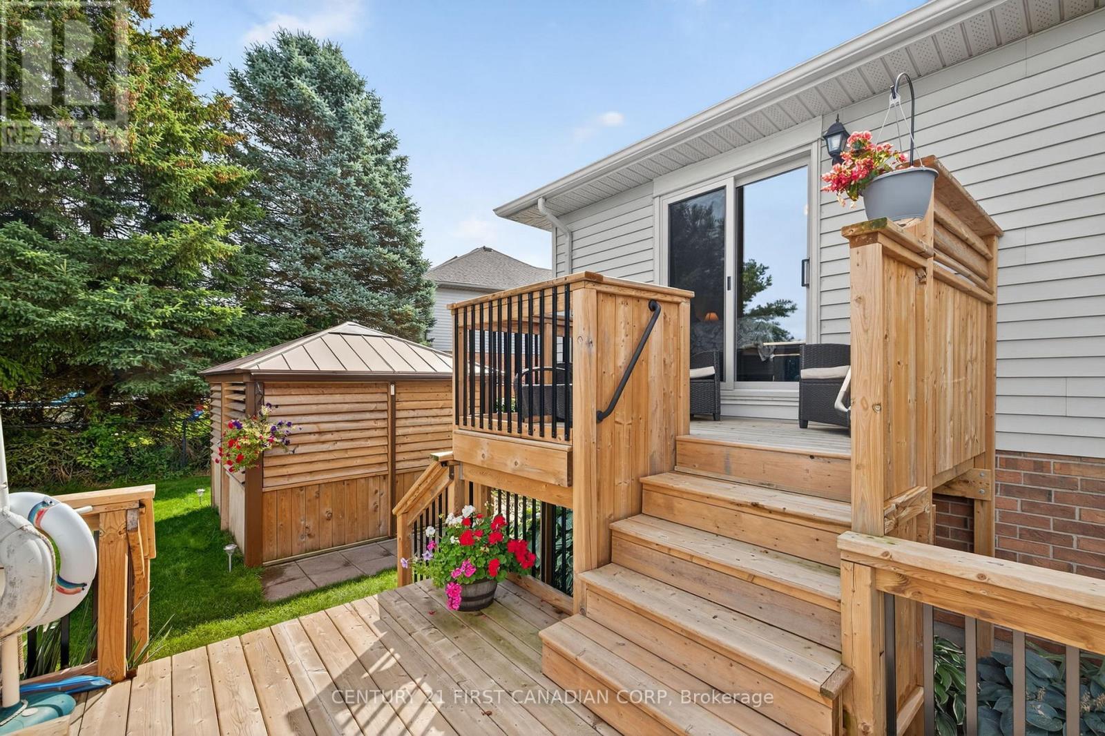 19 Hemlock Boulevard, Strathroy-Caradoc (Se), ON - Outdoor With Deck Patio Veranda With Exterior