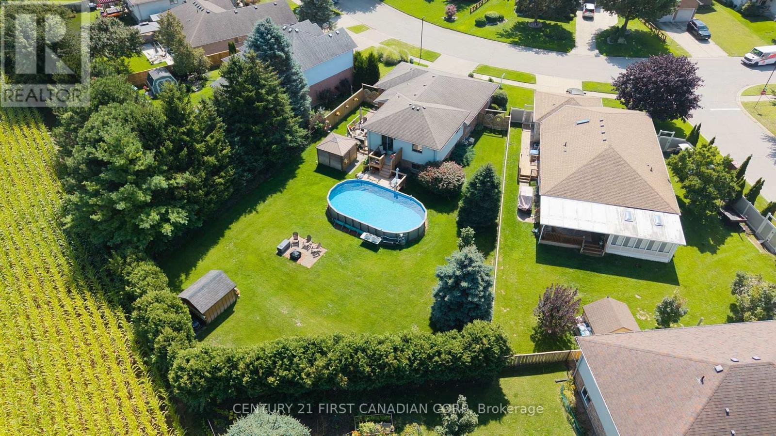 19 Hemlock Boulevard, Strathroy-Caradoc (Se), ON - Outdoor With Above Ground Pool With View