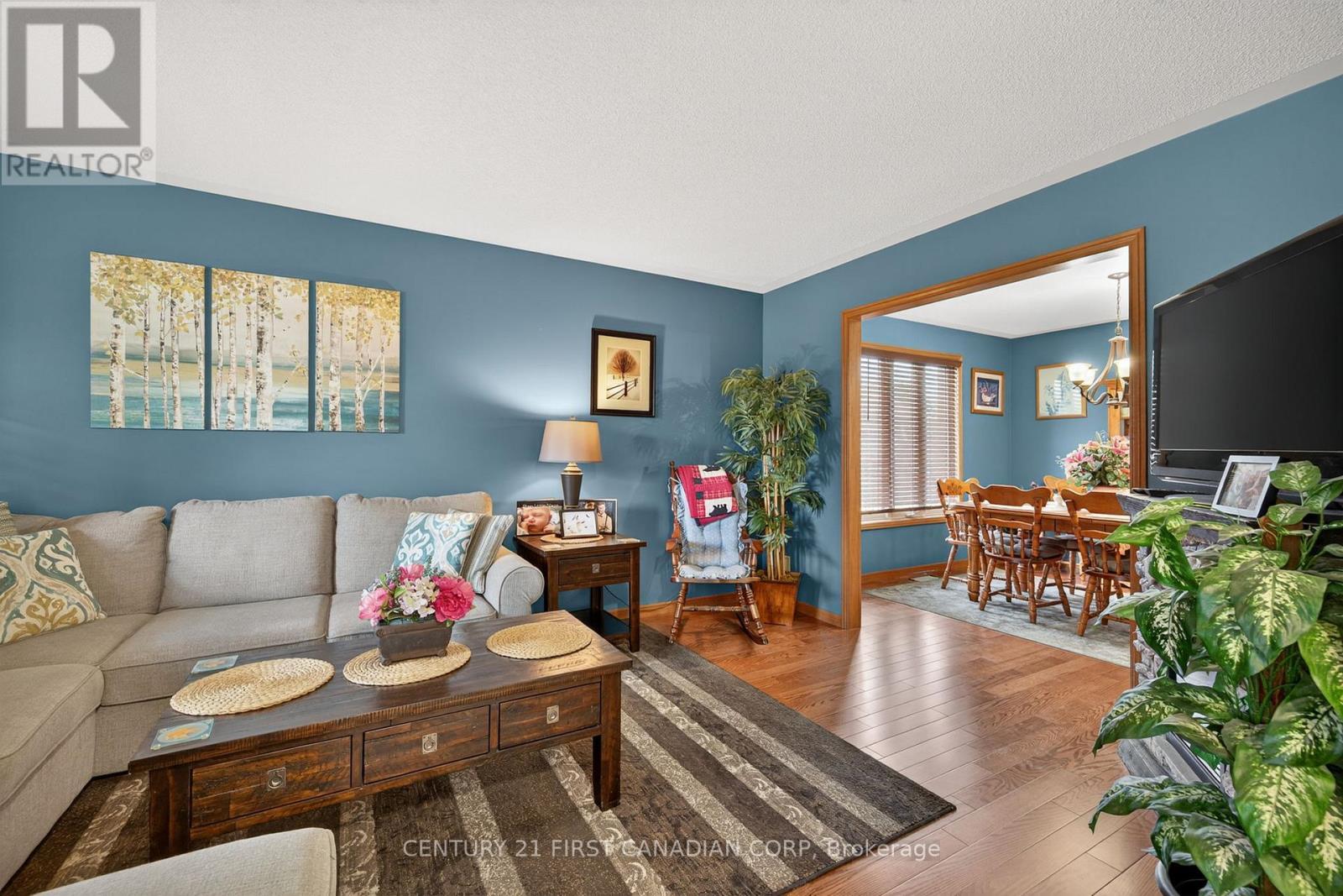 19 Hemlock Boulevard, Strathroy-Caradoc (Se), ON - Indoor Photo Showing Living Room