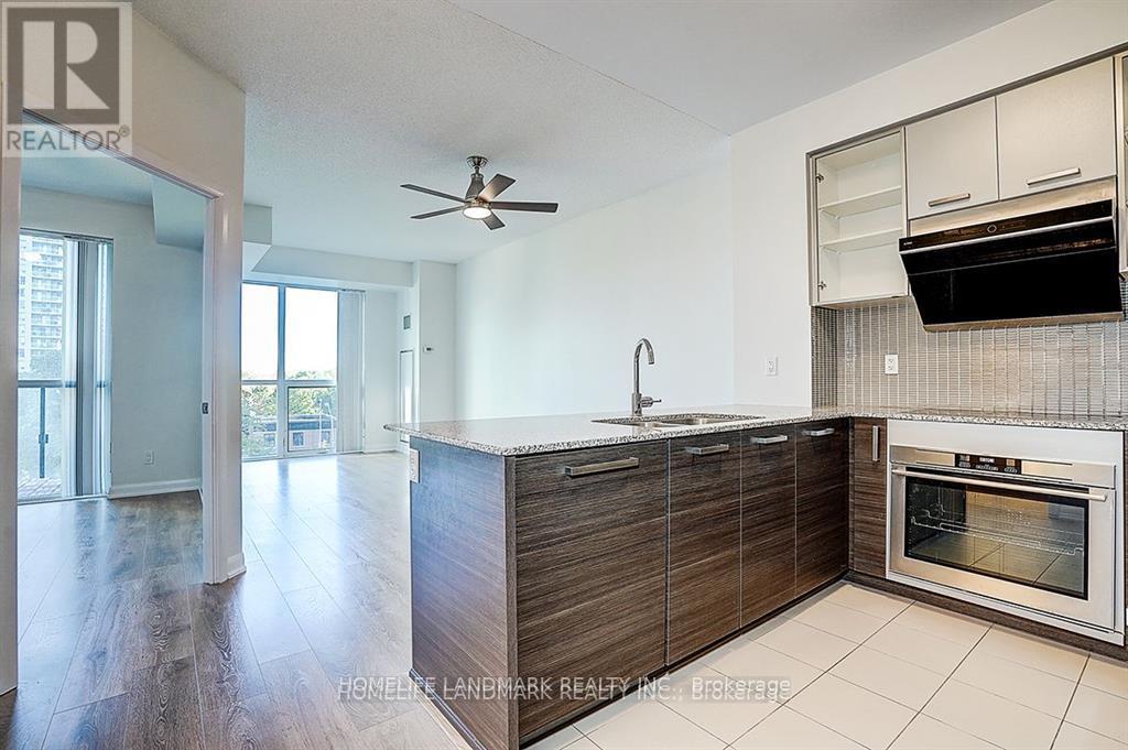 208 - 5162 Yonge Street, Toronto, ON - Indoor Photo Showing Kitchen
