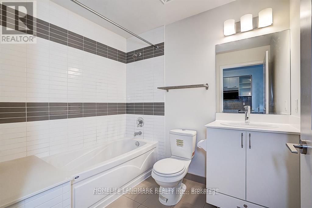 208 - 5162 Yonge Street, Toronto, ON - Indoor Photo Showing Bathroom