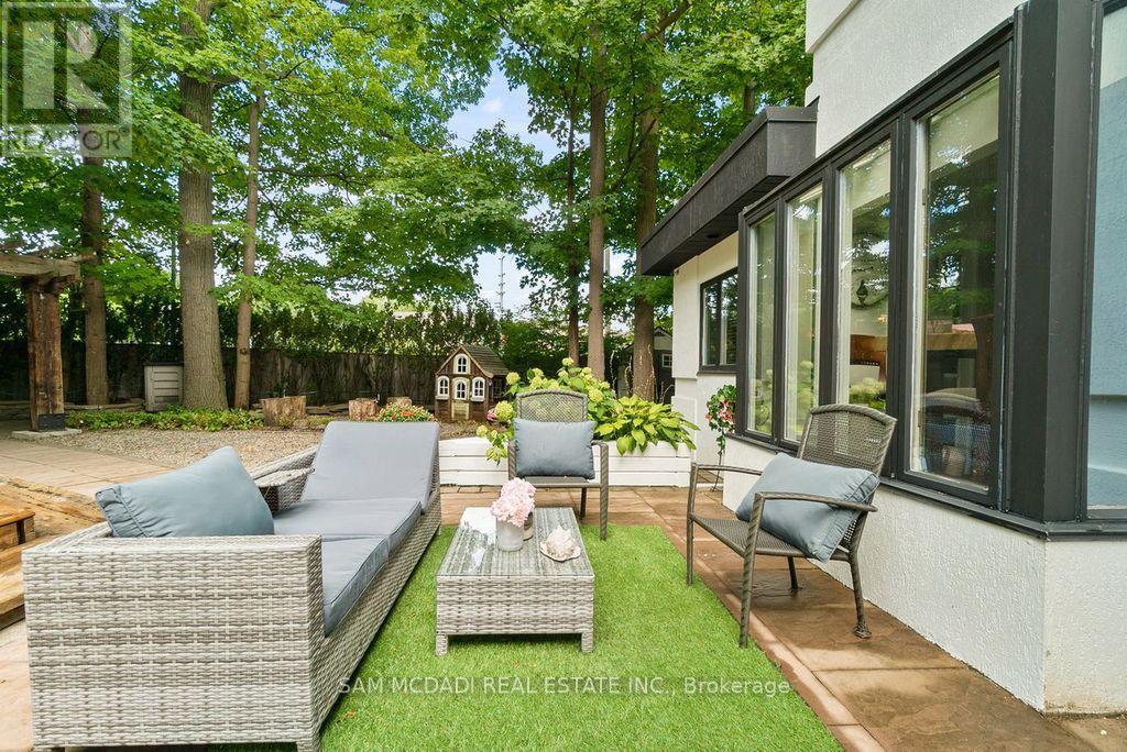 988 Tennyson Avenue, Mississauga, ON - Outdoor