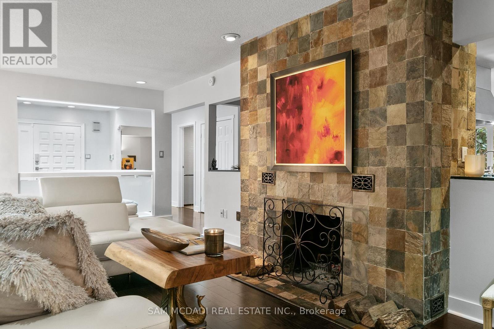 988 Tennyson Avenue, Mississauga, ON - Indoor Photo Showing Living Room With Fireplace