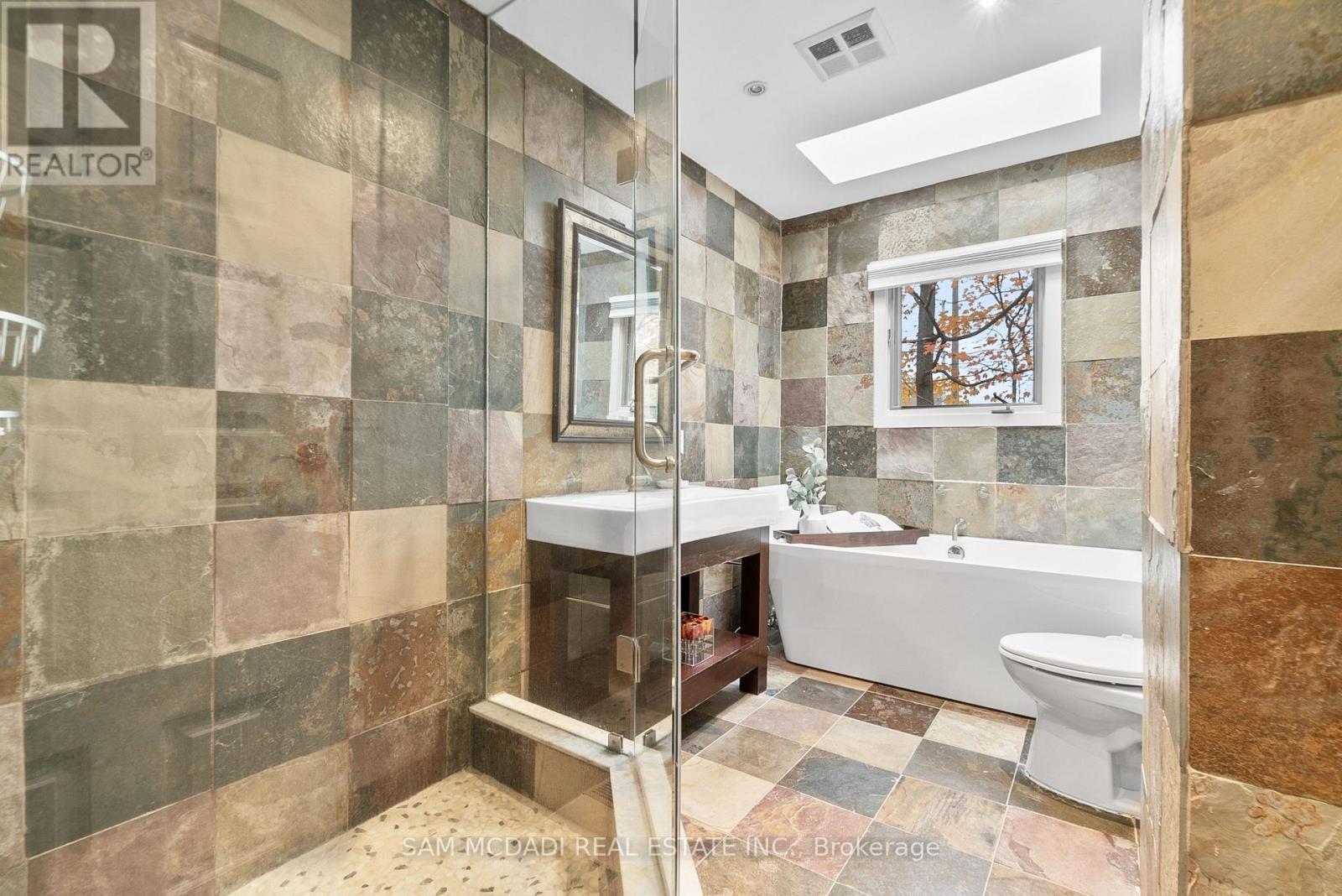 988 Tennyson Avenue, Mississauga, ON - Indoor Photo Showing Bathroom