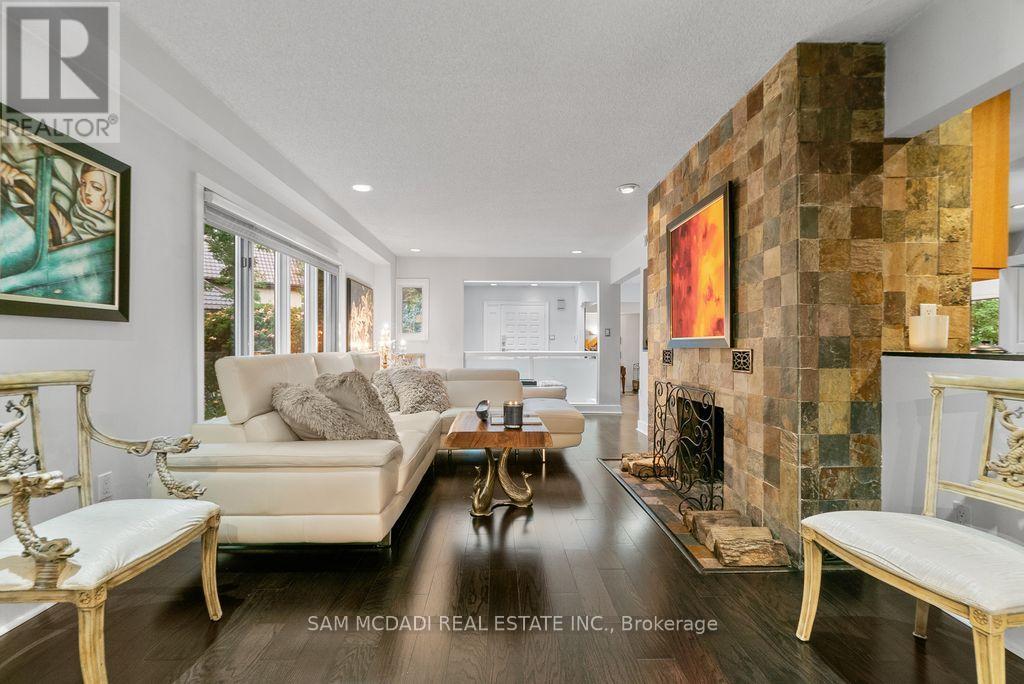 988 Tennyson Avenue, Mississauga, ON - Indoor Photo Showing Living Room With Fireplace