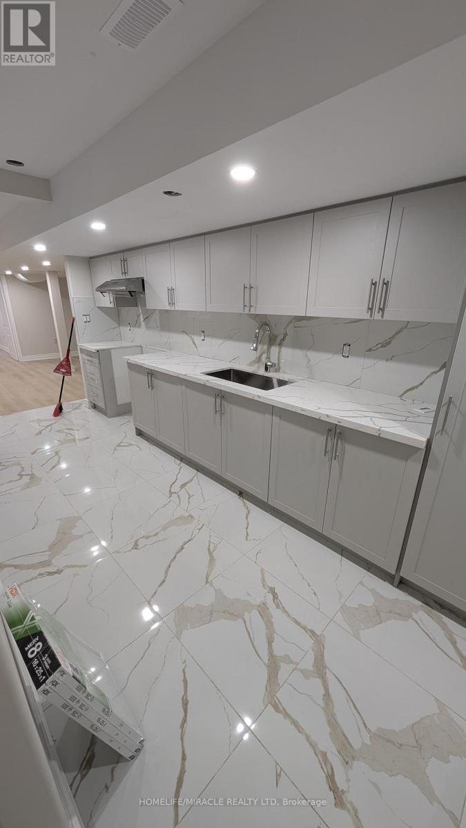 Lower - 47 Arnold Circle, Brampton, ON - Indoor Photo Showing Kitchen