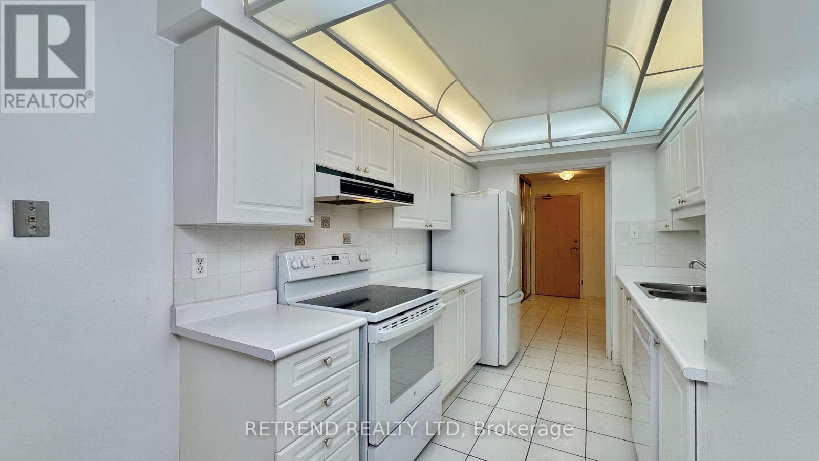 206 - 11 Townsgate Drive, Vaughan, ON - Indoor Photo Showing Kitchen