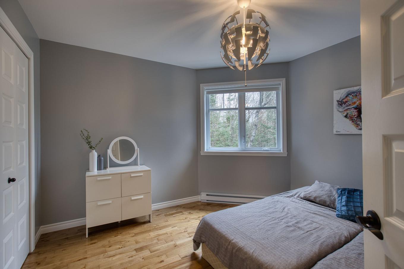 Bedroom - 67 Mtée Des Samares, Sainte-Agathe-Des-Monts, QC - Indoor Photo Showing Bedroom