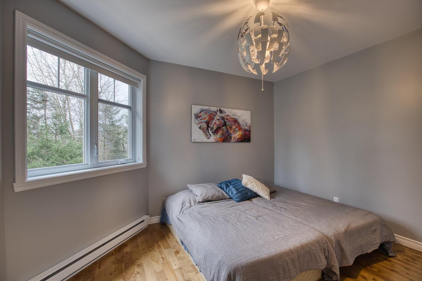 Bedroom - 67 Mtée Des Samares, Sainte-Agathe-Des-Monts, QC - Indoor Photo Showing Bedroom