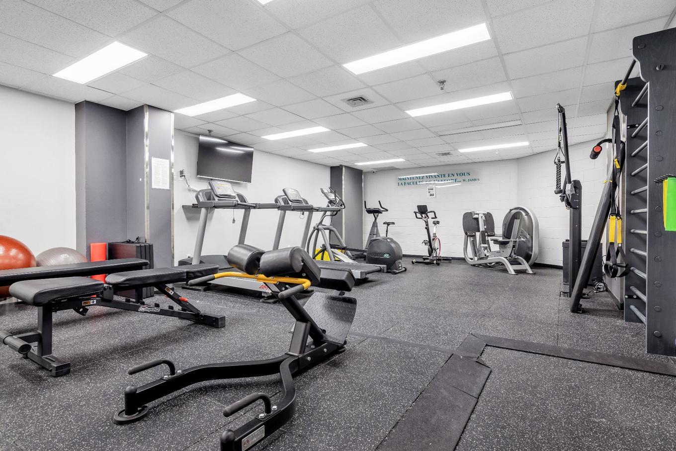 Exercise room - 606-30 Rue Berlioz, Montréal (Verdun/Île-Des-Soeurs), QC - Indoor Photo Showing Gym Room