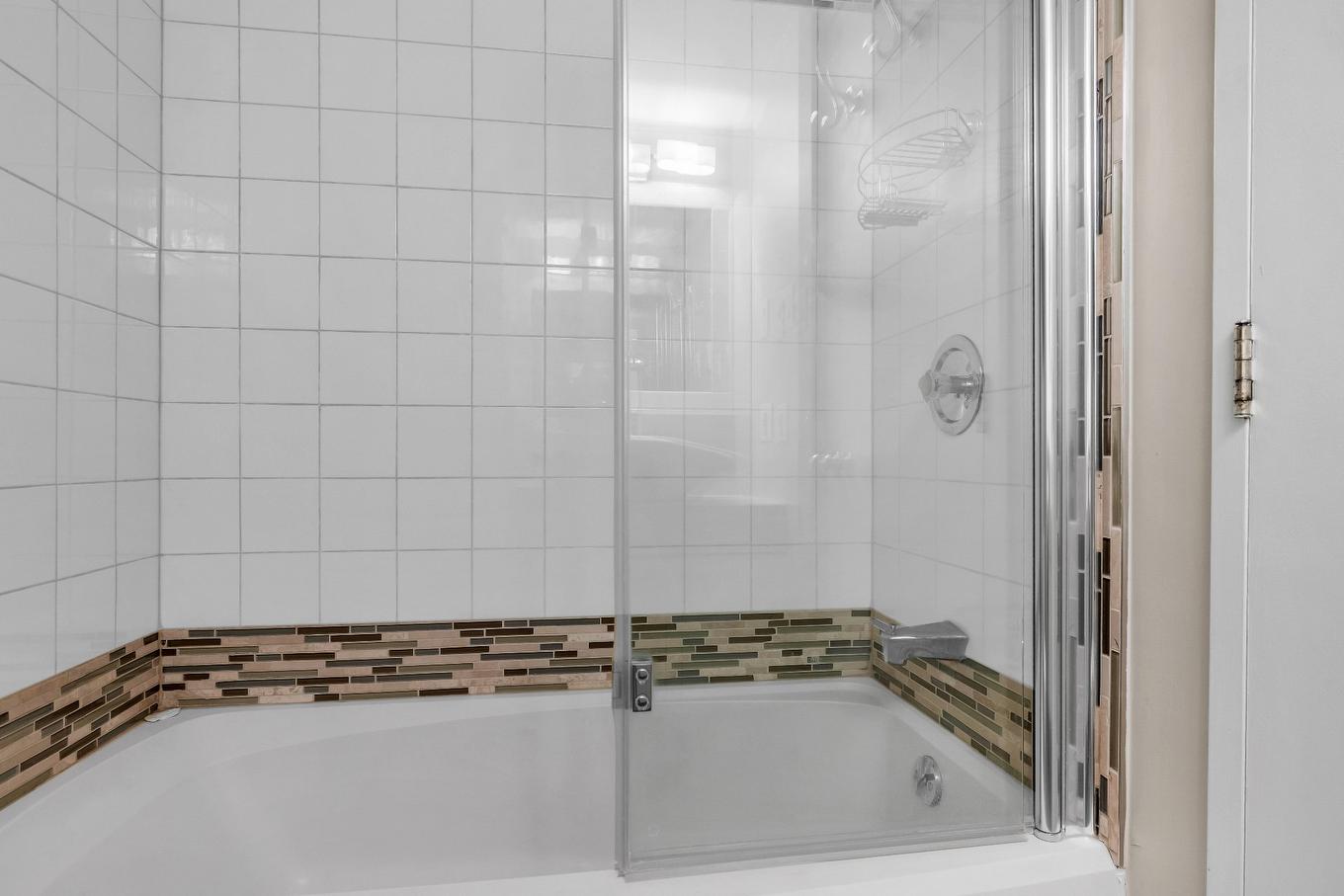 Bathroom - 606-30 Rue Berlioz, Montréal (Verdun/Île-Des-Soeurs), QC - Indoor Photo Showing Other Room