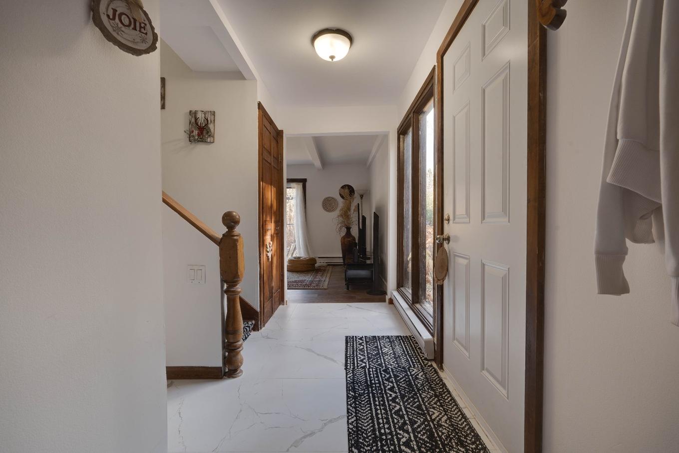 Hall d'entrée/Vestibule - 865 Côte St-Gabriel O., Saint-Sauveur, QC - Indoor Photo Showing Other Room