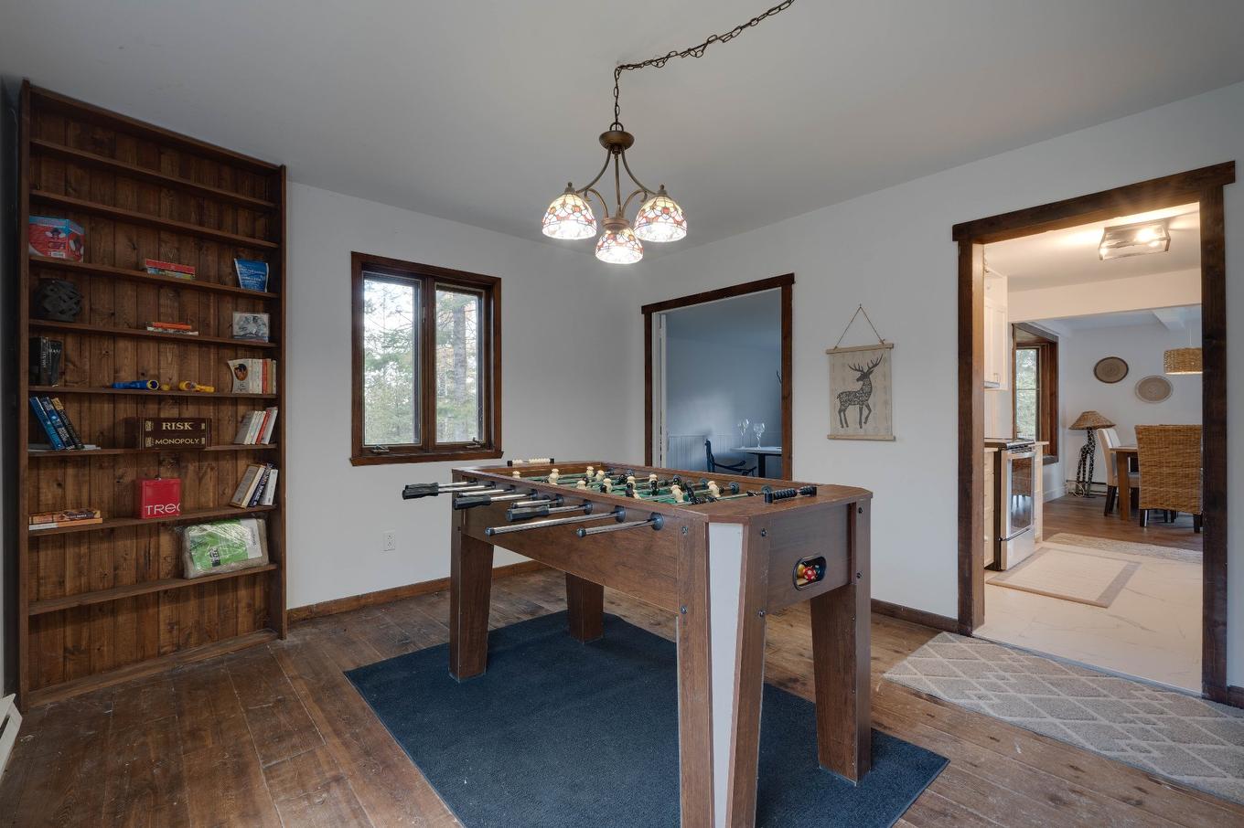 Salle de jeux - 865 Côte St-Gabriel O., Saint-Sauveur, QC - Indoor