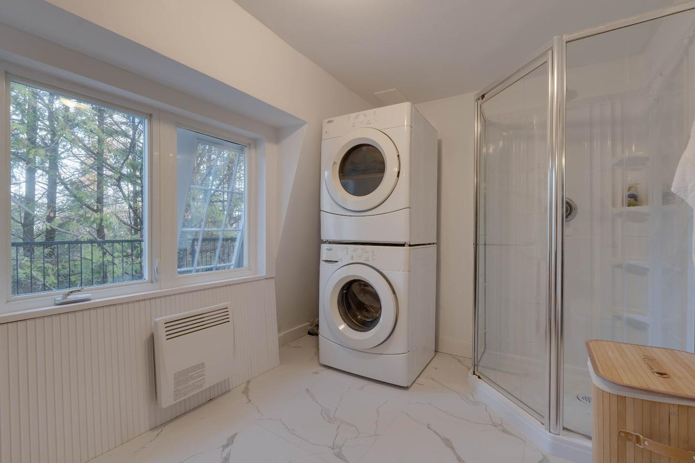 Salle de bains - 865 Côte St-Gabriel O., Saint-Sauveur, QC - Indoor Photo Showing Laundry Room