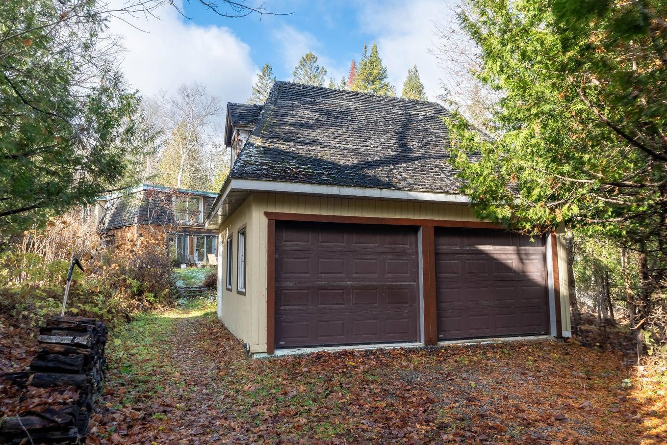 Garage - 865 Côte St-Gabriel O., Saint-Sauveur, QC - Outdoor