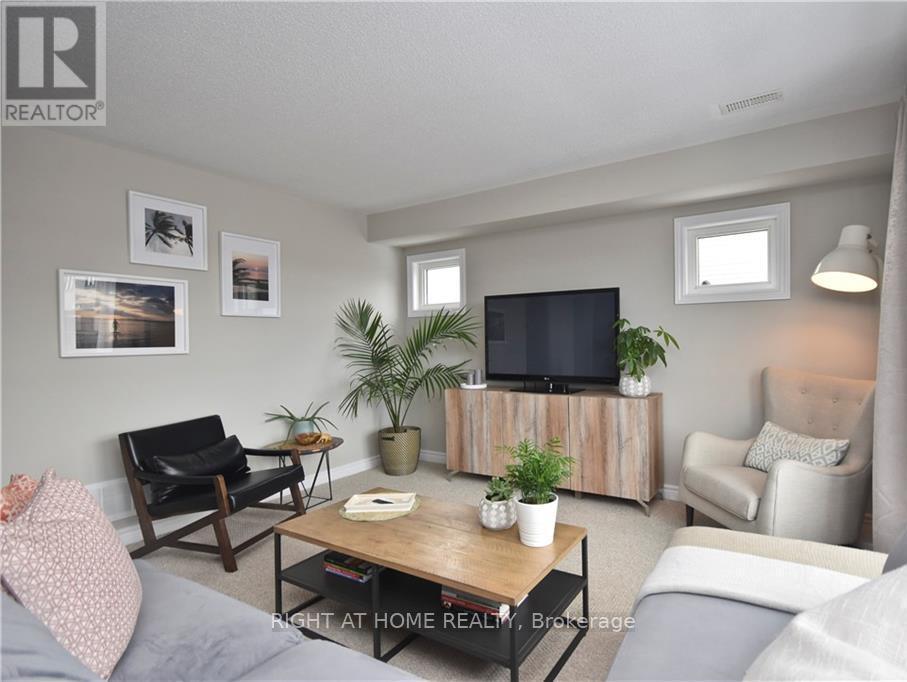 B - 314 Des Tilleuls Private, Ottawa, ON - Indoor Photo Showing Living Room