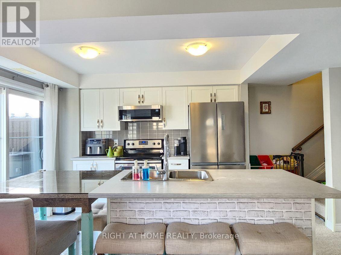 B - 314 Des Tilleuls Private, Ottawa, ON - Indoor Photo Showing Kitchen With Stainless Steel Kitchen With Upgraded Kitchen