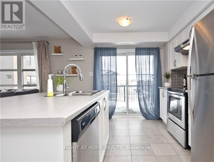B - 314 Des Tilleuls Private, Ottawa, ON - Indoor Photo Showing Kitchen With Stainless Steel Kitchen With Double Sink