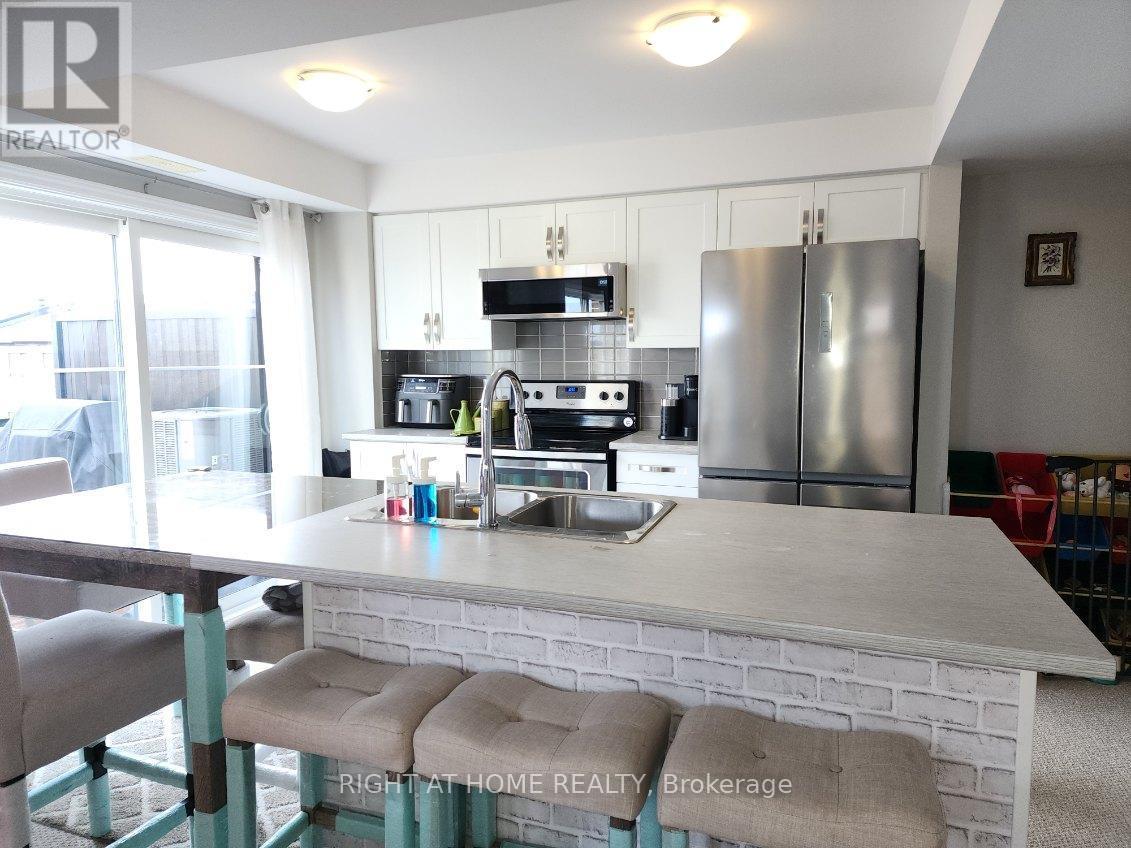 B - 314 Des Tilleuls Private, Ottawa, ON - Indoor Photo Showing Kitchen With Stainless Steel Kitchen