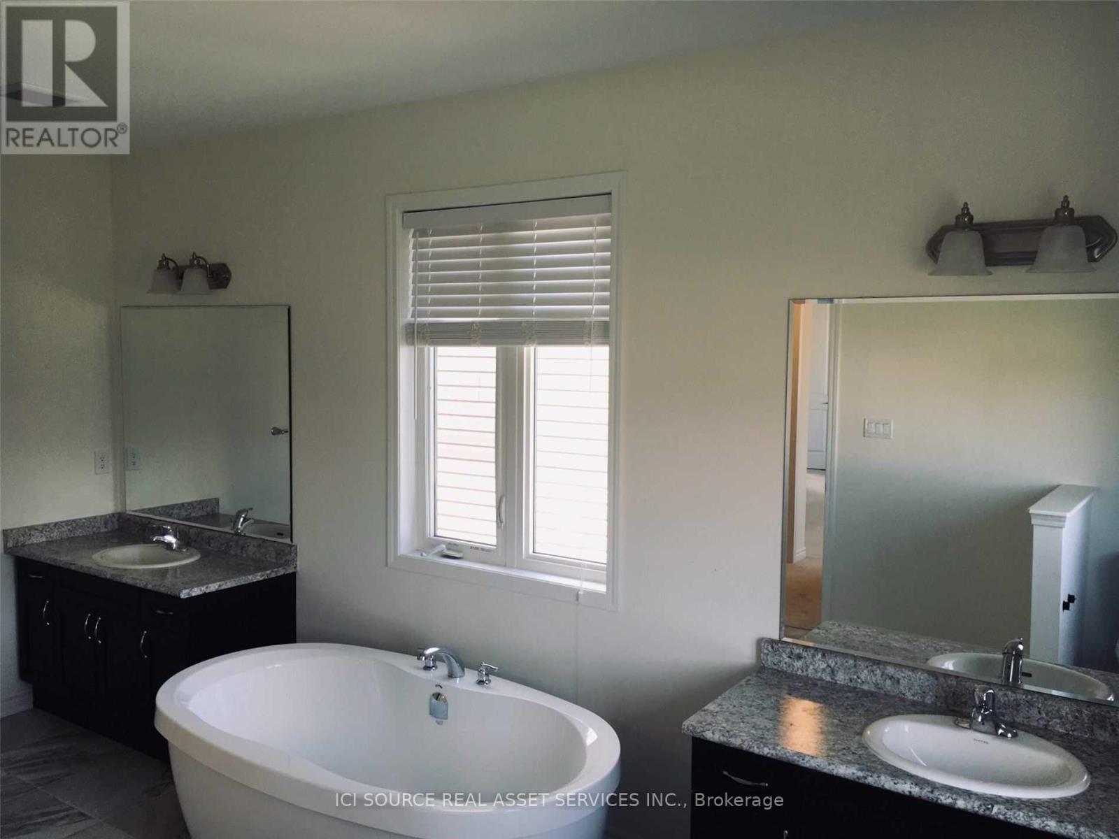 459 Equestrian Way, Cambridge, ON - Indoor Photo Showing Bathroom