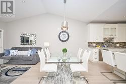 SEAMLESS LAYOUT PERFECT FOR ENTERTAINING -