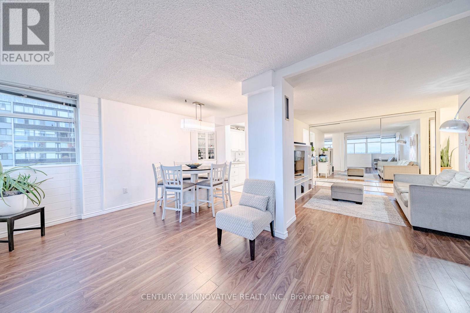 2506 - 100 Antibes Drive, Toronto, ON - Indoor Photo Showing Living Room