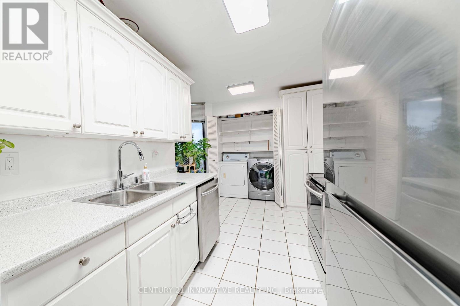 2506 - 100 Antibes Drive, Toronto, ON - Indoor Photo Showing Kitchen With Double Sink
