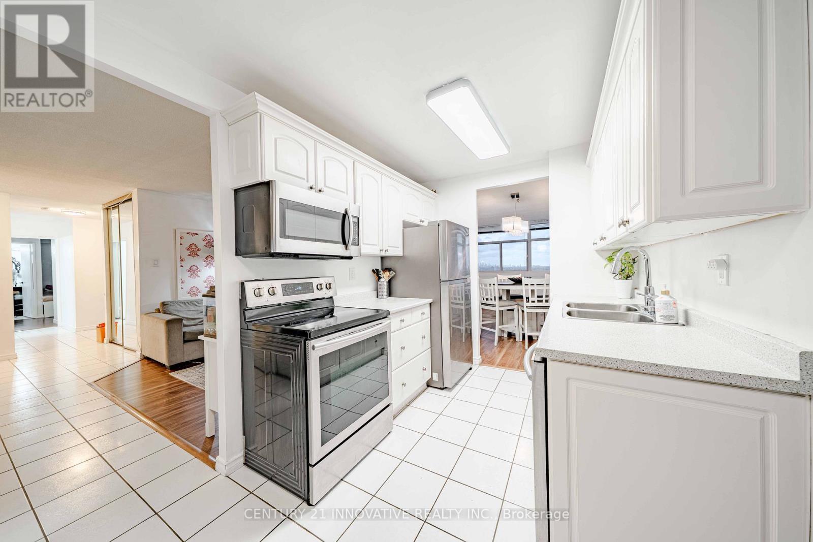 2506 - 100 Antibes Drive, Toronto, ON - Indoor Photo Showing Kitchen