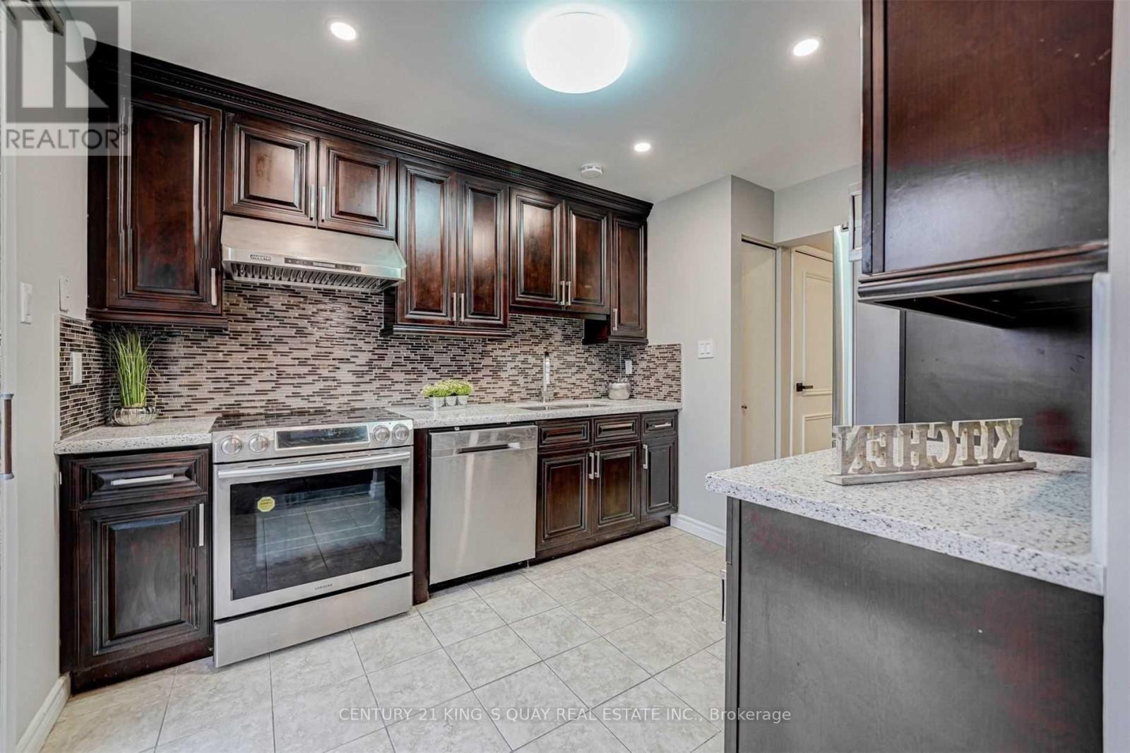 14 Grenbeck Drive, Toronto, ON - Indoor Photo Showing Kitchen With Upgraded Kitchen