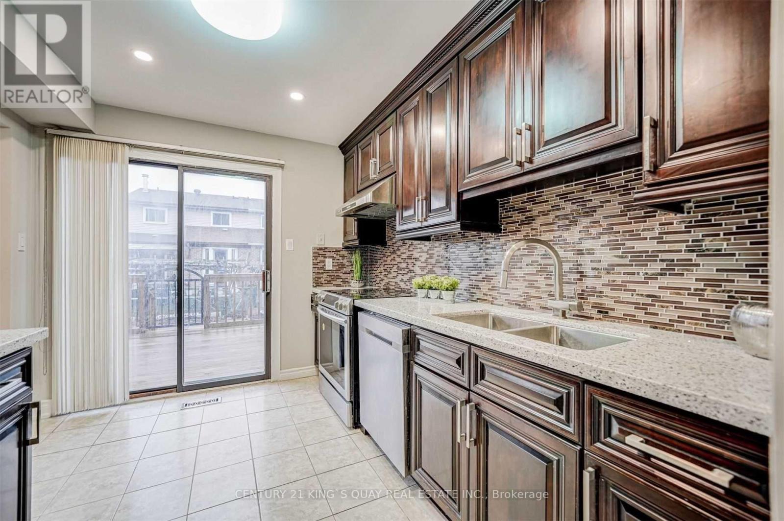 14 Grenbeck Drive, Toronto, ON - Indoor Photo Showing Kitchen With Double Sink With Upgraded Kitchen