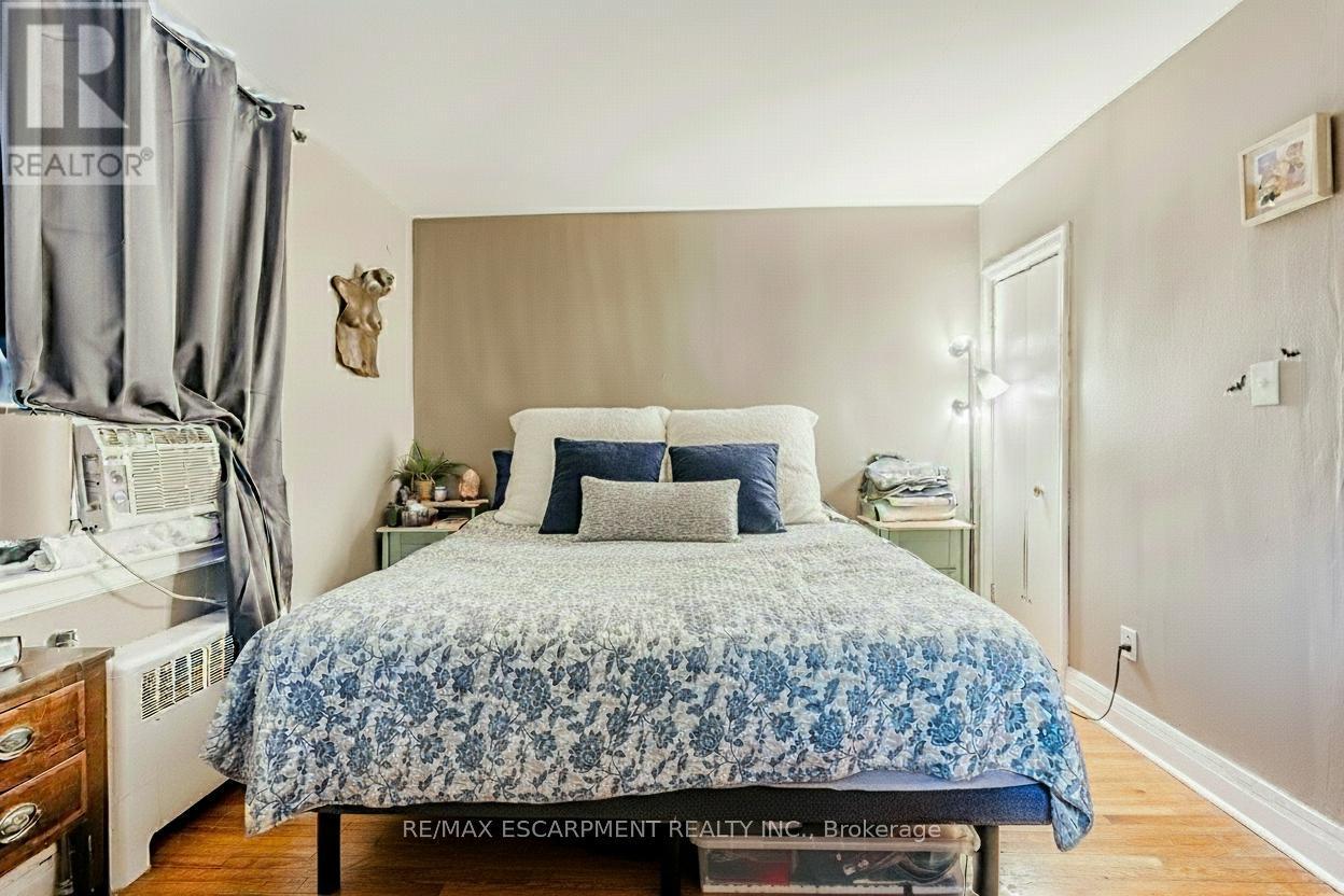 172 Markland Street, Hamilton, ON - Indoor Photo Showing Bedroom